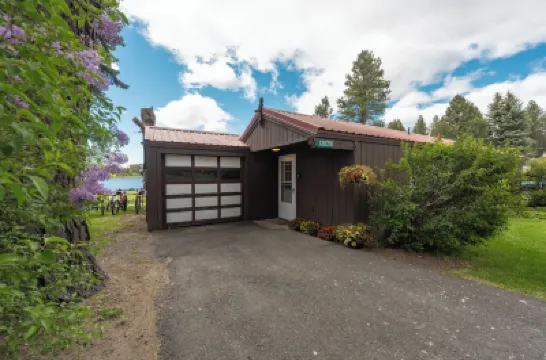 Historic  Gilchrist Waterfront Resort فنادق في 