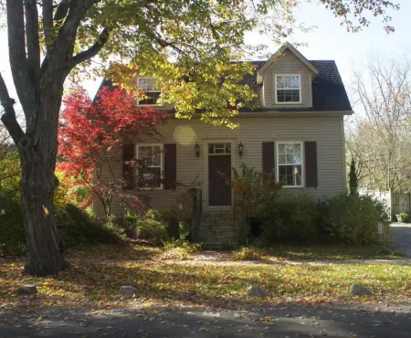 Antique Slumber Old Town Bed & Breakfast Отели рядом с достопримечательностью «Сентенниал Лилак Гарден»