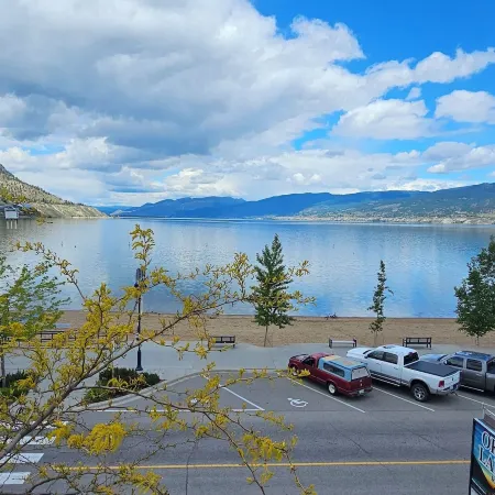 Okanagan Lakefront Resort
