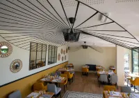 Logis Hôtels - le Bellaroc - Hôtel 2 étoiles et Restaurant - 朝食