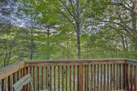Beech Mountain Cabin w/ Deck on Ski Resort! - parking