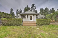 Deck + Game Room: Redmond Home ~ 17 Mi to Seattle Hotels in Redmond