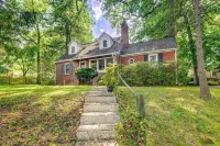 Silver Spring Rental 8 Mi to Washington, DC! Các khách sạn gần Brahma Kumaris Meditation Museums