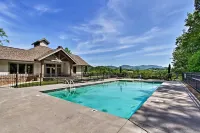 Townsend Condo w/ Pool, Great Smoky Mountain Views - WiFi
