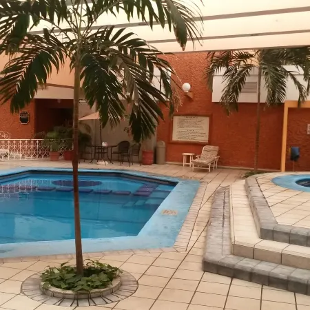 Country Plaza