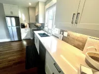 Guest suite in Fairwinds! 2 minutes from golf course w/ putting green in yard! Hotels in Nanaimo E