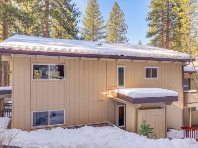 1 Mi to Diamond Peak Ski Resort Forest-View Condo