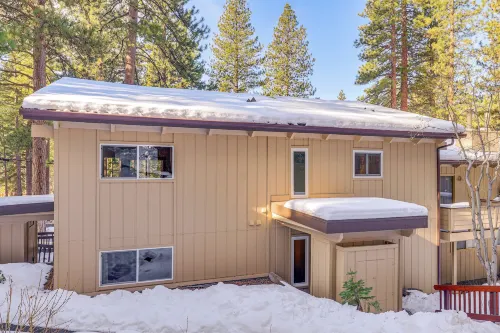 5 Mi to Lake Access Incline Village Condo with Deck