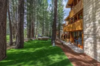 Obsidian 7 Deluxe 5000 sq ft House, Private Jacuzzi and Movie Theater, Close to Eagle by RedAwning - Pools