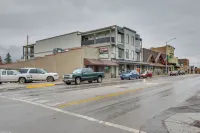 Downtown Columbia Falls Condo 16 Mi to Ski Resort
