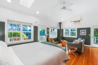The Hammersley Luxury Waterfront Estate! - Wifi
