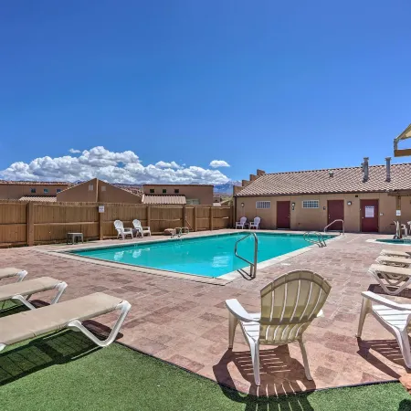Moab Townhome w/ Pool Access + Stunning Mtn Views!