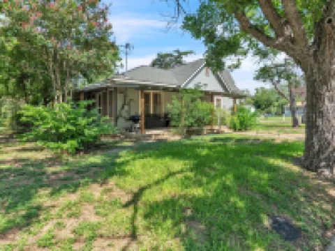 Bright & Fun 3Br Cozy Nook 3 Bedroom Home by RedAwning Hotels in Seguin