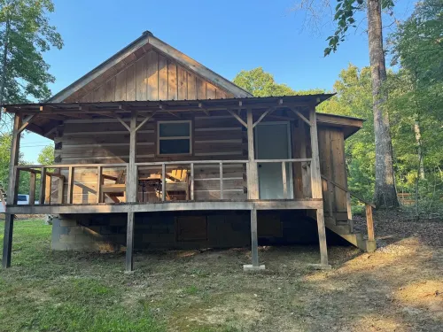 “The Fox Den” WhittleSticks Cabin in Lancing Hotels in Morgan County