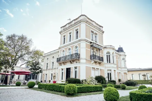 Chateau du Clos de la Ribaudiere Hotels in Шассней-дю-Пуату