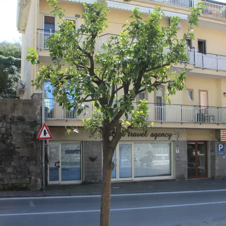 Sorrento Comfort Rooms Con Piscina