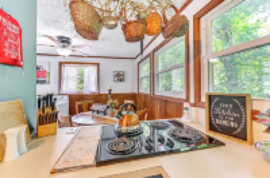 Family Fancy Gap Cottage w/ Deck - Pets Welcome!