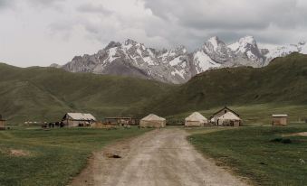 Visit Kel-Suu Yurt Camp