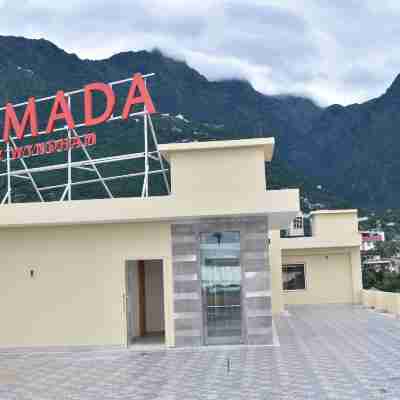 Ramada by Wyndham Katra Station Road Hotel Exterior