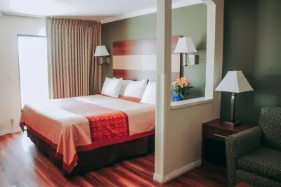 Rodeway Inn & Suites Hotels near Lake Havasu Museum of History & Havasu Rocks
