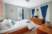 Nautical 3BR Sleeps 8 @ Tweed Airport W/ Fire Pit + Smart TVs Near Beach & Yale