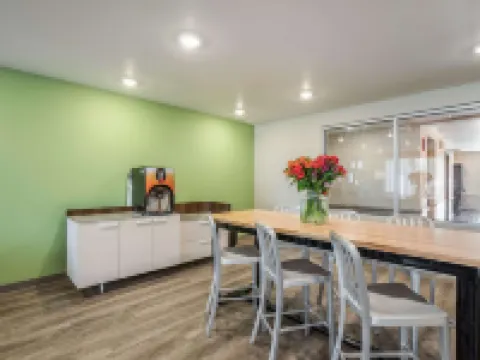 WoodSpring Suites Chicago Midway Hotels in Burbank