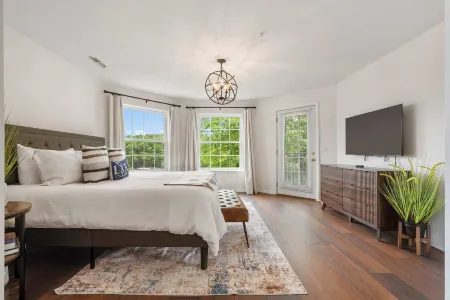 Lake It Easy Condo for 7