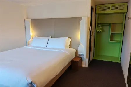 Campanile Caen Est - Mondeville Отели в г. Бургебюс