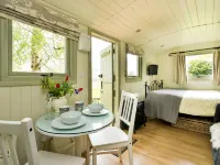 Hay and Hedgerow Glamping Hotels in Bridgnorth