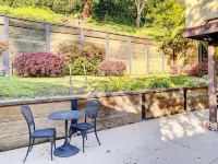 Elegant Bay Area Escape Oakland Hills Views, Chef's Kitchen, Claremont Hotel Hotels near University of California Botanical Garden