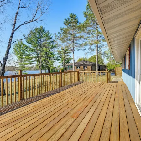Family-Friendly Lakefront Retreat in Tomahawk!