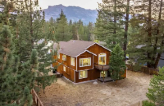 Blitzen by AvantStay Pet-Friendly Tahoe Retreat Near Heavenly Ski Resort