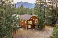 Blitzen by AvantStay Pet-Friendly Tahoe Retreat Near Heavenly Ski Resort