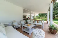 Hibiscus Home & Apartments