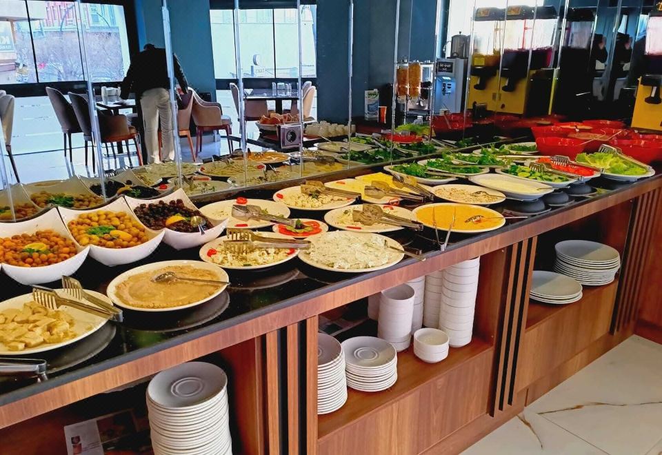 3. 미르 에미르 호..