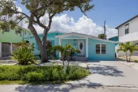 3 Min Walk to the Beach!!!!! Fenced in Back Yard.