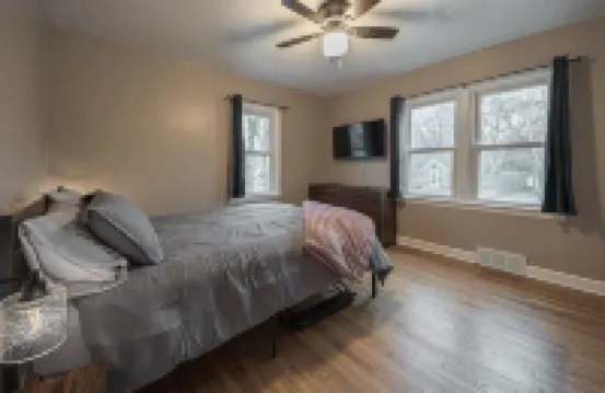 Charming 3-bedroom house with WiFi, AC in amazing Rockford