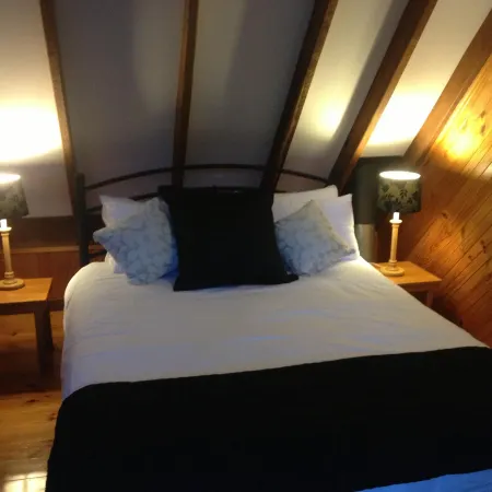Beyonderup Falls Adult Retreat Отели в г. Наннап