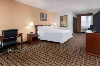 Travelodge by Wyndham Indianapolis Speedway Hotel dekat NASCAR Racing Experience and Richard Petty Driving Experience