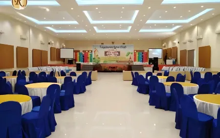 De Resort Hotel Отели в г. Mojosari