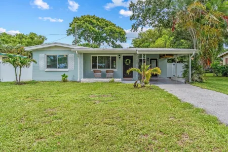 Harmony Breeze by Madeira Beach Отели в г. Бей-Пайнс