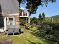 Gem of the Berkshires. Mountain View. Short walk to lake & downtown. Các khách sạn gần Dolliver House