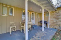 Tulsa Home w/ Yard: 5 Mi to Downtown! - بيت ضيافة