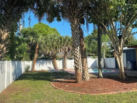 Coco's Beach House Residential Home w/ POOL Отели рядом с достопримечательностью «Биг Фиш»