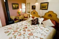 Peace and Serenity Near Red Rock Crossing and the Creek 커씨드럴 록 주변 호텔