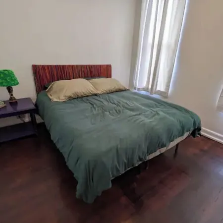 Funky, Fido-friendly flat near downtown Ishpeming. Отели в г. Ишпеминг
