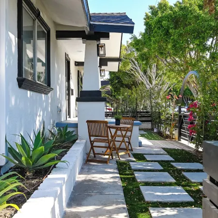 Immaculate 3Bdr Private Bungalow, Walk to Beach!