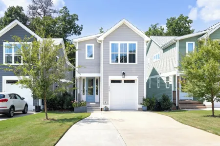 Modern 4BR Retreat  Fire Pit & Porch Swing
