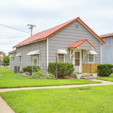 Dtwn Belleville Home w/ Yard < 1 Mi to High Banks