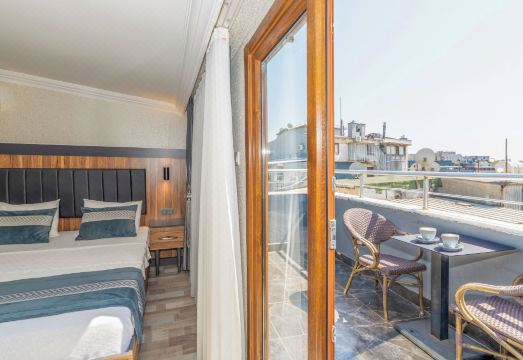 4. 라 세레나 호텔..